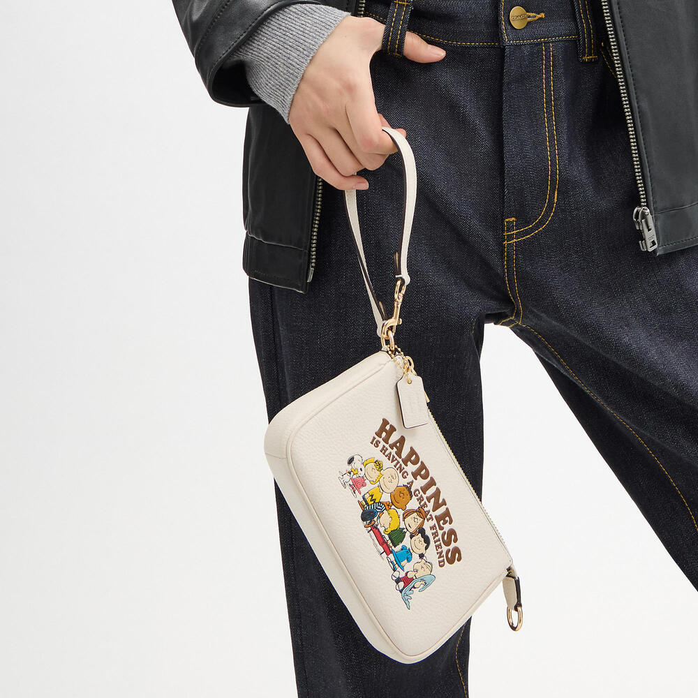 Coach X Peanuts Nolita 19